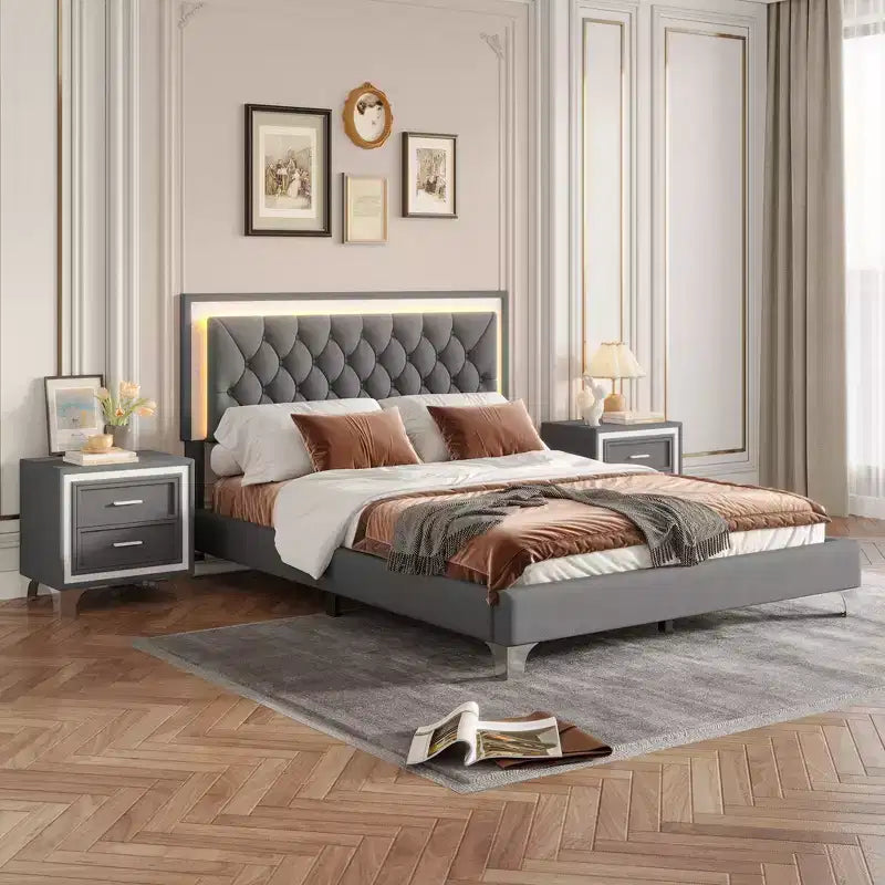 Ensembles 3 pièces Whisen, lit plateforme rembourré taille Queen et deux tables de chevet