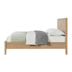 Ensemble de chambre à coucher 5 pièces Arden Wood avec deux tables de chevet à 2 tiroirs Bois flotté clair - Meubles Alaterre