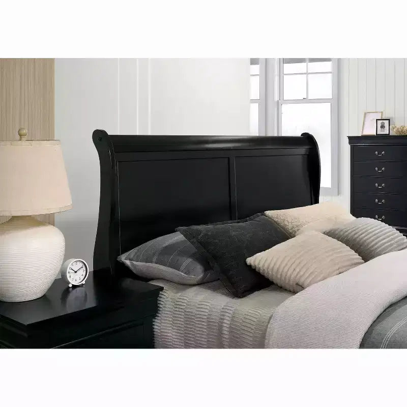 Ensemble de chambre 6 pièces lit traîneau argenté – HOMES: Inside + Out