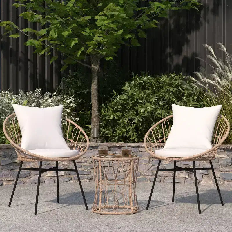 Ensemble de patio Merrick Lane 3 pièces avec chaises en rotin tressé, table d'appoint assortie à plateau en verre et coussins pour usage intérieur/extérieur