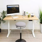 Bureau assis-debout électrique à deux moteurs avec plateau de 55 pouces, érable et blanc