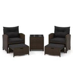 Costway Ensemble de Meubles de Patio en Rotin 5 Pièces avec 2 Ottomans et Table Basse en Verre Trempé Noir/Blanc Cassé/Bleu Marine/Rouge/Gris