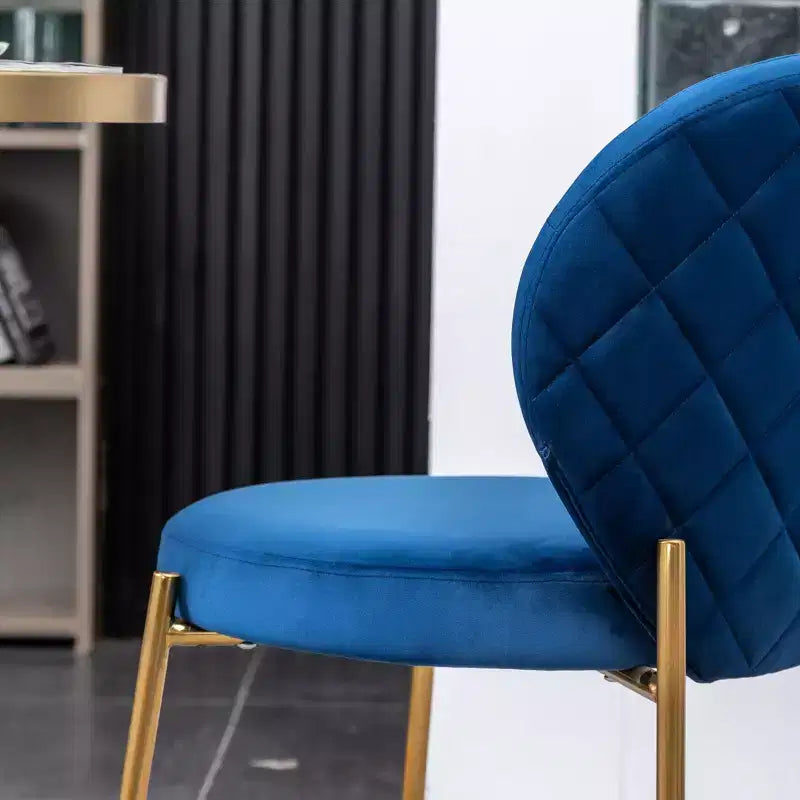 Ensemble de salle à manger contemporain 3 pièces Amoa de Roundhill Furniture, table ronde blanche avec 2 chaises